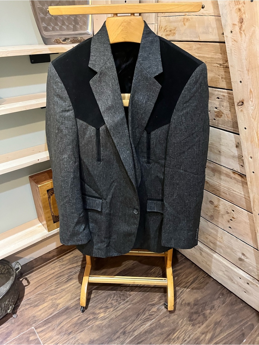 Men's Charcoal Gray Blazer with Contrasting Black Yoke